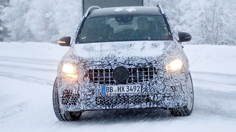 Mercedes-AMG GLB 35, test sulla neve [Foto spia]