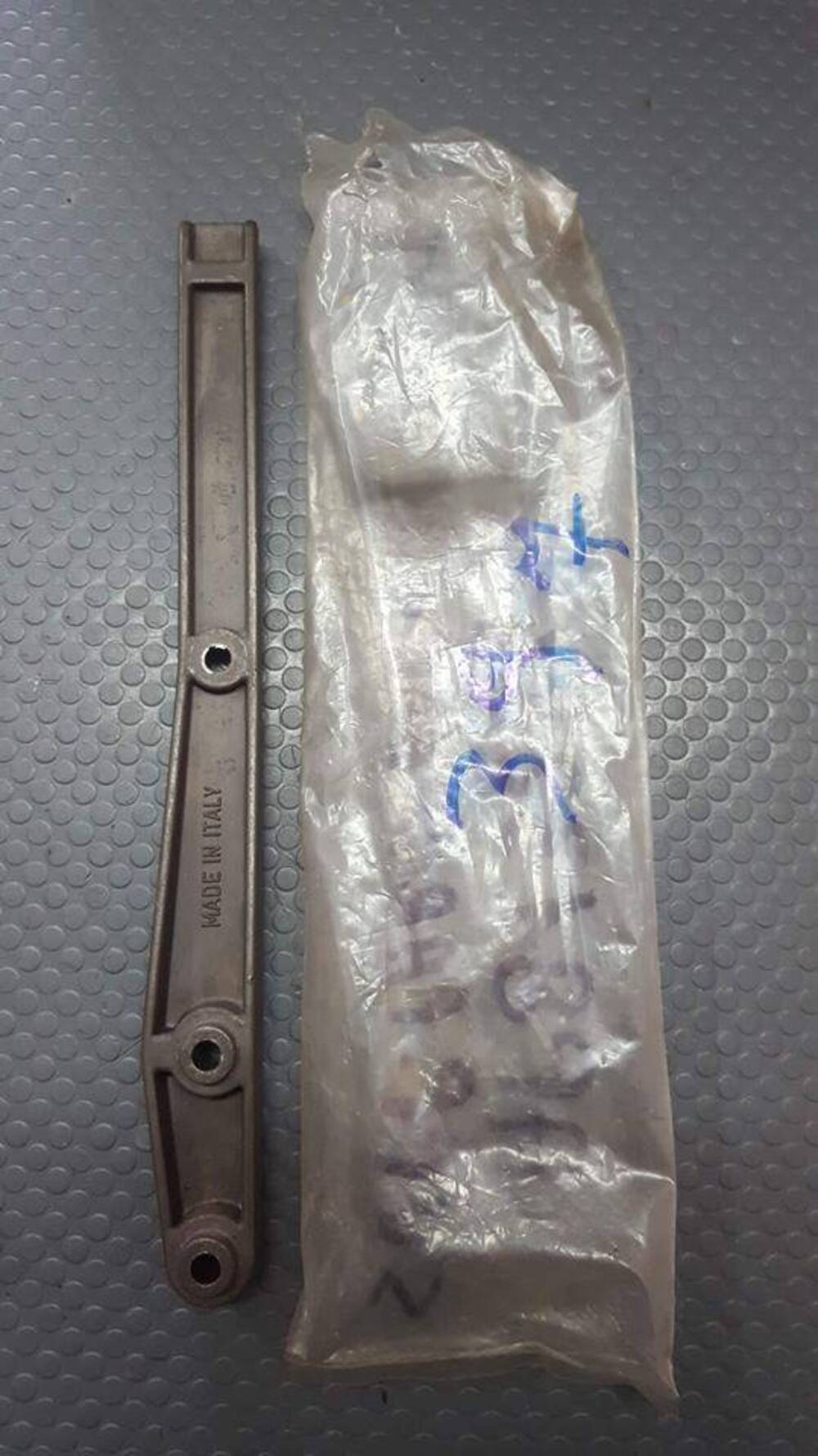 SUPPORTO SX PARAFANGO ANT. PEGASO 50 125 600 650 Aprilia