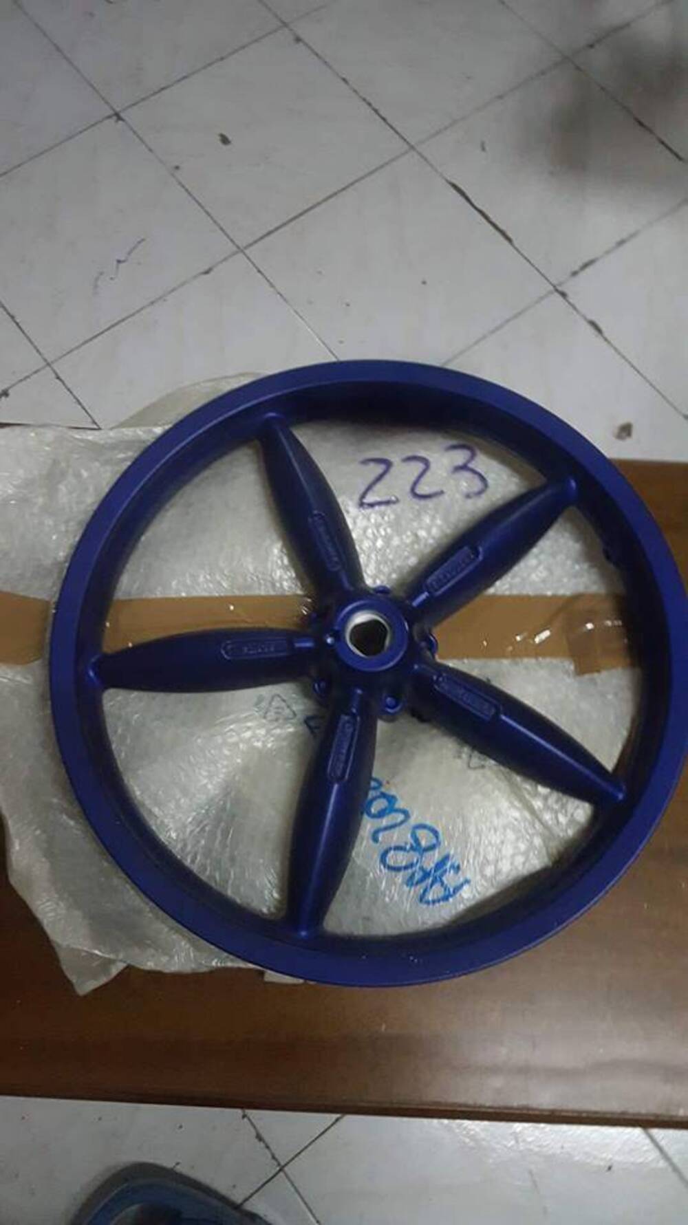 RUOTA ANT. NUDA BLU SCARABEO 50 Aprilia