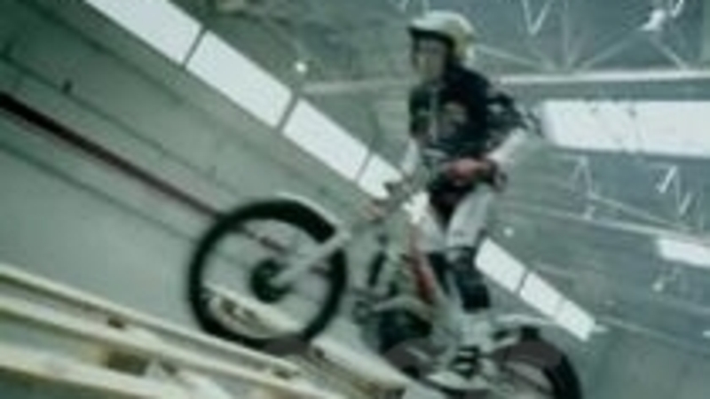 Dougie Lampkin VS Nissan