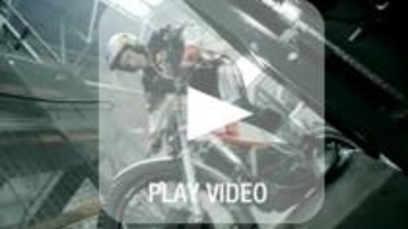 Video: Dougie Lampkin sfida i veicoli commerciali Nissan