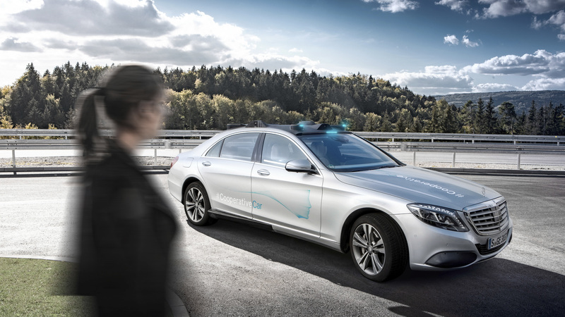 Mercedes Cooperative Car, guida autonoma che interagisce 