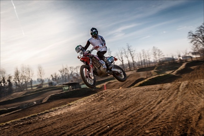 Honda CRF 450 Rally TEST: in pista contro la moto da cross!