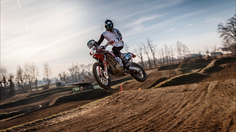 Honda CRF 450 Rally TEST: in pista contro la moto da cross!