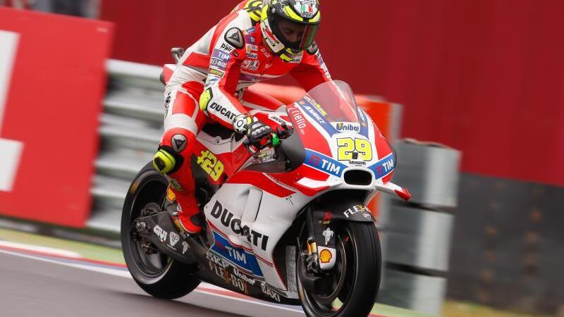 MotoGP. Argentina 2016. Iannone &egrave; il pi&ugrave; veloce nel warm up... bagnato!