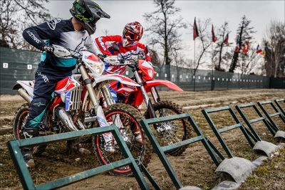 Beta 125 Enduro TEST 2 tempi vs 4 tempi: sfida in pista