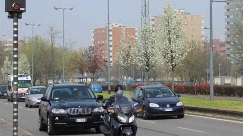 Autovelox a Milano, illegittimi perch&eacute; non omologati