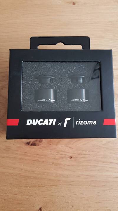 Set terminali Ducati neri Sconto 25%