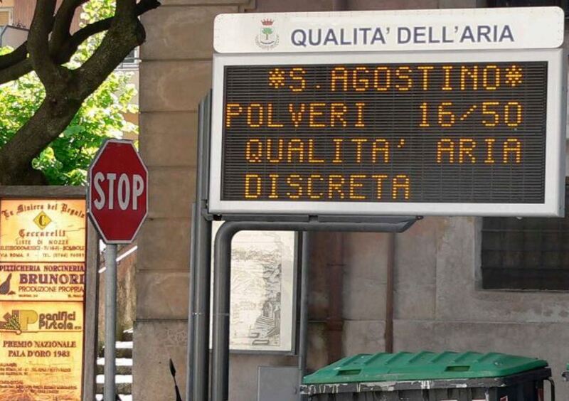 Le auto inquinano, ma il 50% del particolato arriva da riscaldamenti e allevamenti intensivi