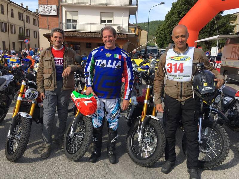 Al centro Giovanni Copioli durante la prima gare del Trofeo Scrambler FMI nel 2018