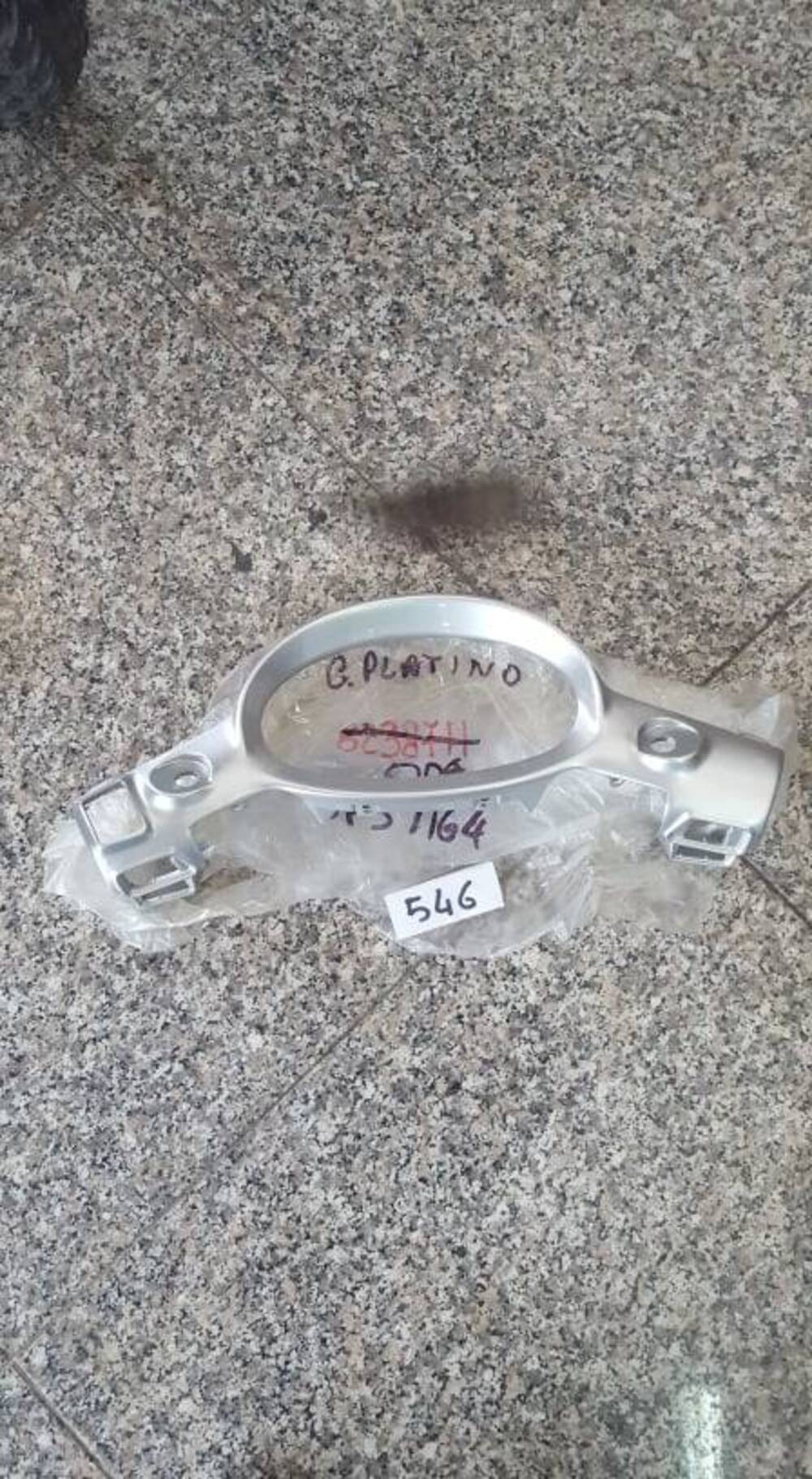 COPERCHIO MANUBRIO GRIGIO PLATINO LEONARDO 250 Aprilia