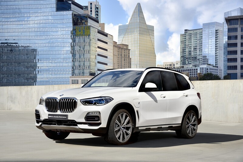 BMW X5 xDrive45e raggiunge 80 km di autonomia in elettrico