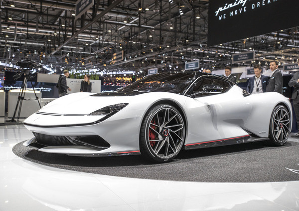 Pininfarina Battista: elettrica da 1.900 CV a Ginevra 2019 [Video]