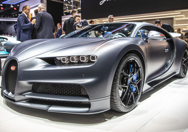 Bugatti Chiron Sport, a Ginevra la serie speciale 110 ans Bugatti