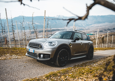 Mini Cooper S E Countryman ALL4: guidare green, divertendosi