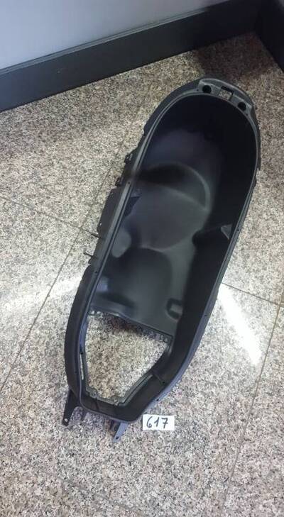 VANO PORTACASCO NERO LEONARDO 250 1999 2004 Aprilia