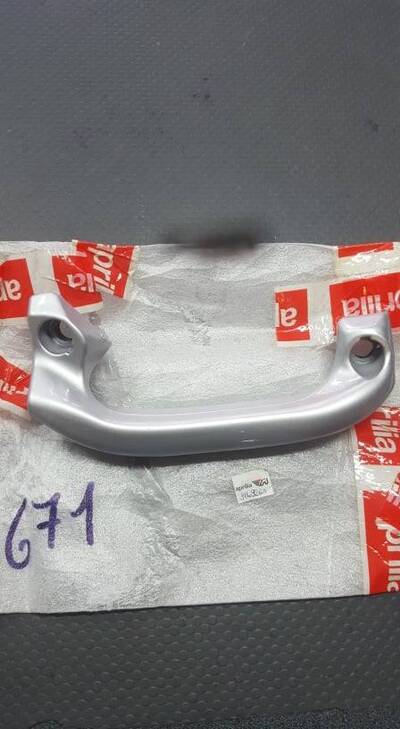 MANIGLIA DX SILVER MIRROR SCARABEO 500 2003 2006 Aprilia