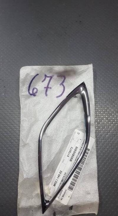 CORNICE DX CROMATA FANALE ANT. SPORTCITY 125 200 Aprilia