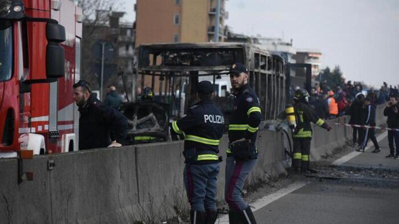 Sequestra e incendia bus con 51 ragazzini: &laquo;Volevo vendicare i morti in mare&raquo;