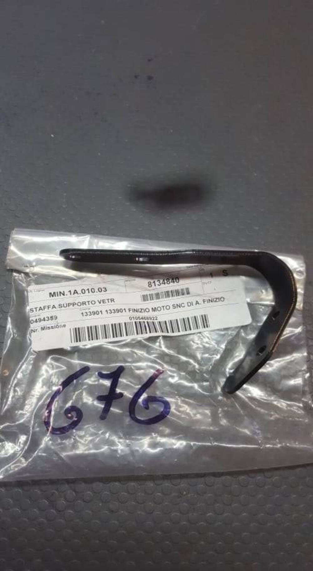 STAFFA DX SUPPORTO VETRO CUPOLINO LEONARDO 125 150 Aprilia