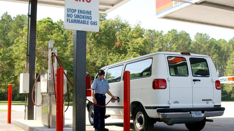 Rifornimento carburante auto, Metano: il self-service anche in Italia