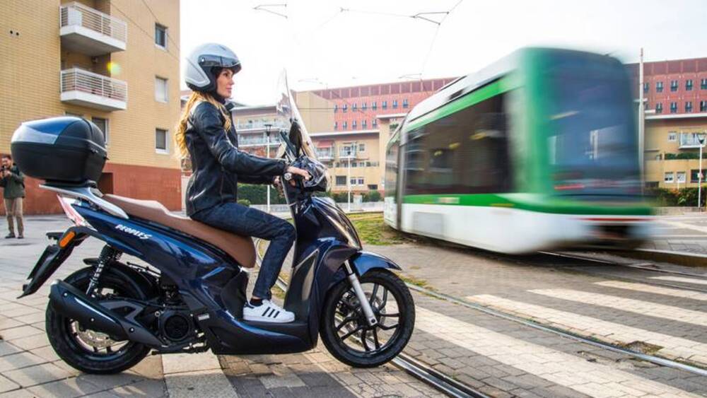 Kymco People 125i S (2021 - 25) (2)