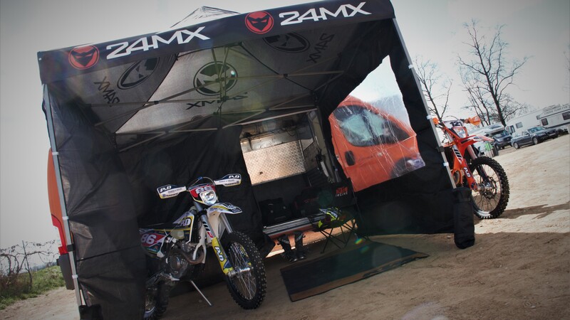 24MX, il gazebo da pista