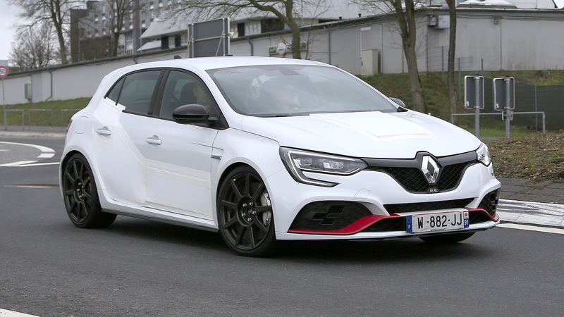 Renault Megane RS Trophy, le foto spia