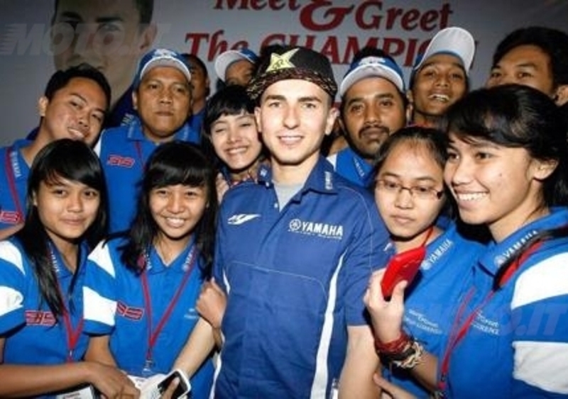 Jorge Lorenzo continua il suo tour asiatico. Oggi &egrave; a Bali