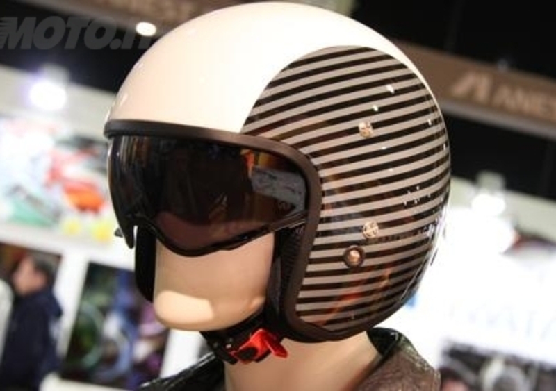 Diesel e AGV al Motor Bike Expo col nuovo casco HI-JACK