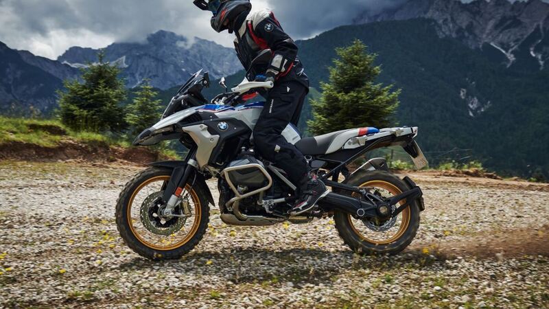 Mercato a marzo: vola a +27%. In vetta BMW R 1250GS (+45%) e Beverly 300. Le Top 100