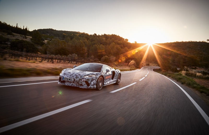 McLaren Grand Tourer, le foto del muletto