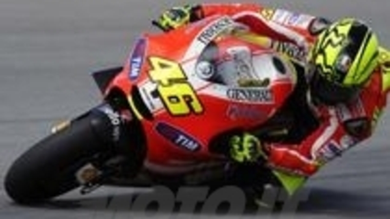 Valentino Rossi sulla Ducati: le prime foto del test di Sepang