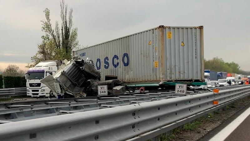 Incidente sulla A4: dieci km di coda a Desenzano [Video]