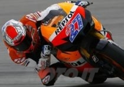 Stoner è il più veloce nei test di Sepang