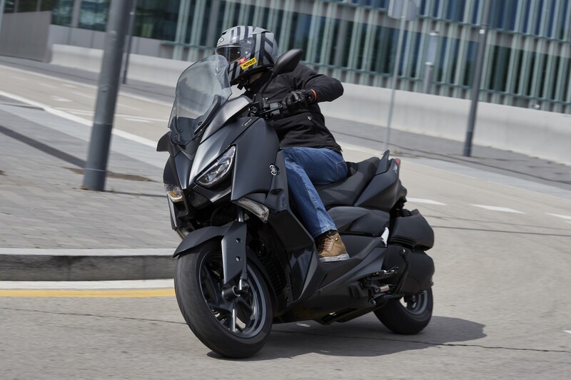 Alla guida del nuovo Yamaha XMAX 300 Iron Max a Barcellona