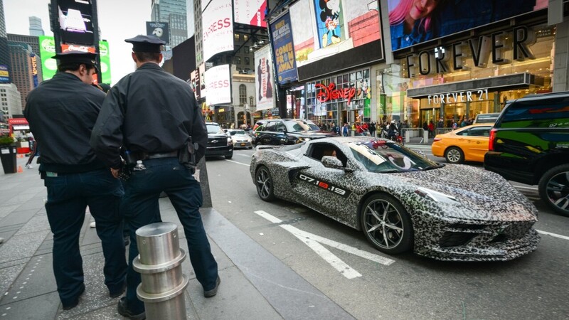 Corvette C8. Prima uscita per la nuova generazione a motore centrale [Video]