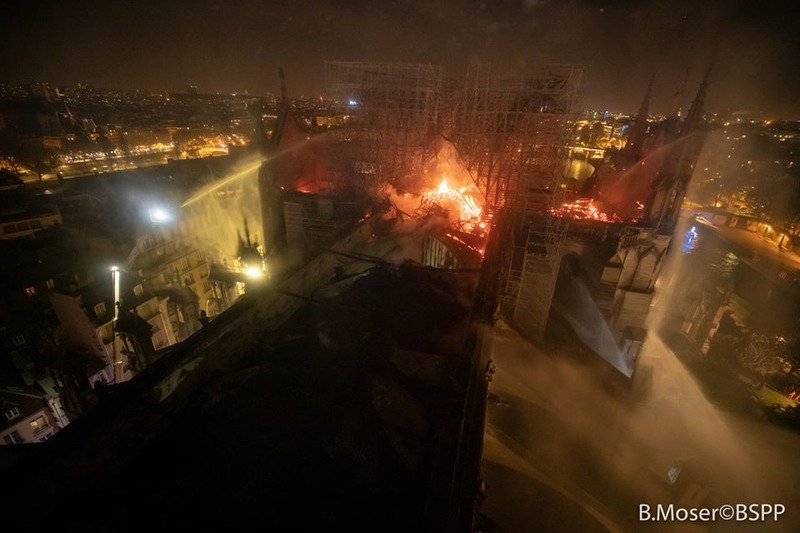 Incendio Notre-Dame: impossibile usare i Canadair