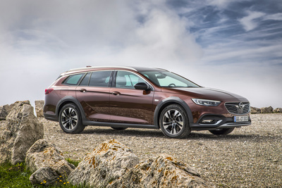Opel Insignia Country Tourer 2.0 L diesel biturbo. Ha ancora da dire la sua, ma...