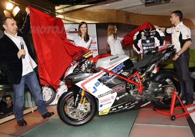 Mark Aitchison completa lo schieramento della SBK. Solo 21 moto al via 