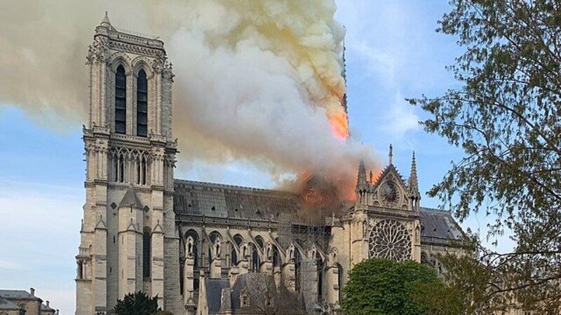 Incendio Notre-Dame, Parigi: Nissan dona 100mila &euro; per la cattedrale, Michelin 1 milione, Total 100