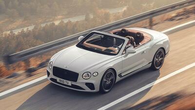 Bentley Continental GTC 2019, capelli al vento per festeggiare i 100 anni [Video]