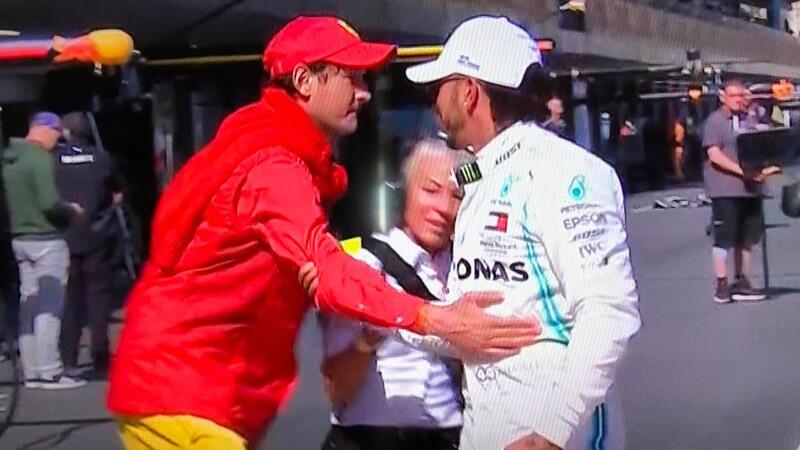 F1, GP Baku 2019: Elkann-Hamilton, l&#039;incontro in pitlane