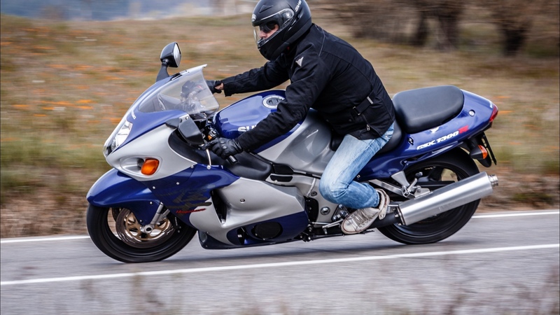 Suzuki Hayabusa GSX 1300R TEST youngtimer: la pi&ugrave; veloce del mondo