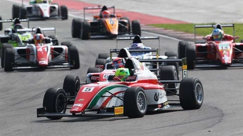 Doppia vittoria per Mick Schumacher al debutto nella F4 italiana