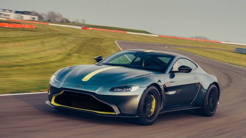 Aston Martin Vantage AMR: 200 esemplari con il manuale