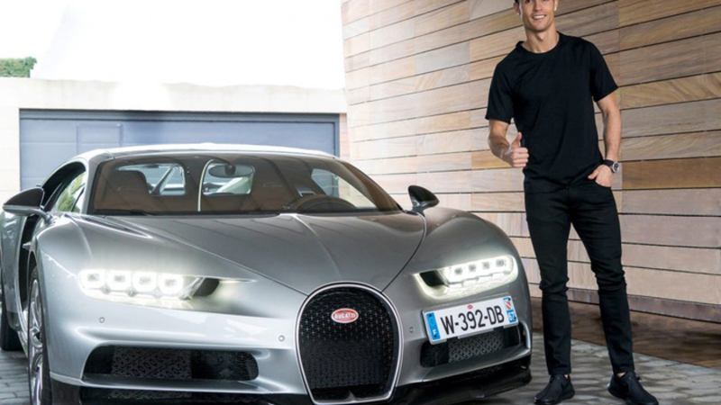 Cristiano Ronaldo si regala la Bugatti Voiture Noire