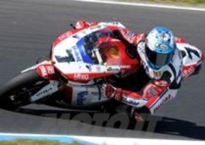 SBK. Checa conquista la Superpole di Phillip Island