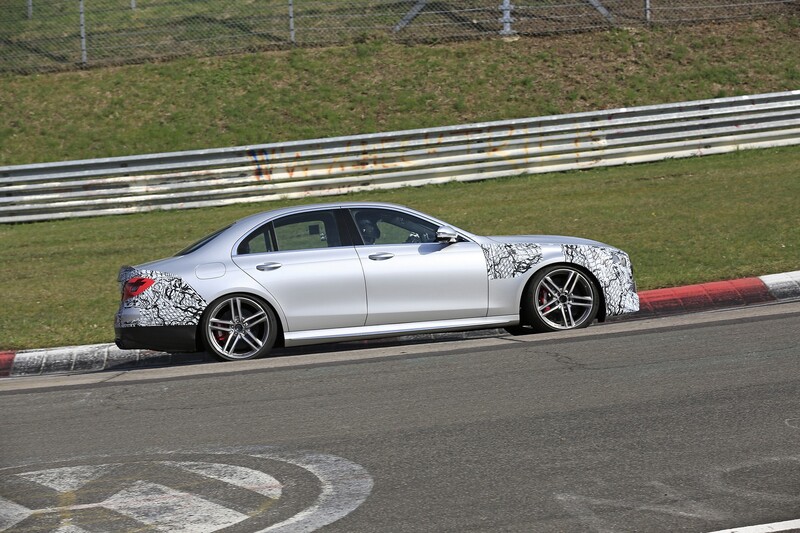 La nuova Mercedes-AMG E63 avr&agrave; nuovi gruppi ottici