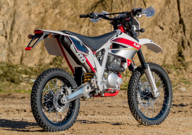 AJP PR3 125 Enduro PR3 125 Enduro Pro (2019 - 20) (4)